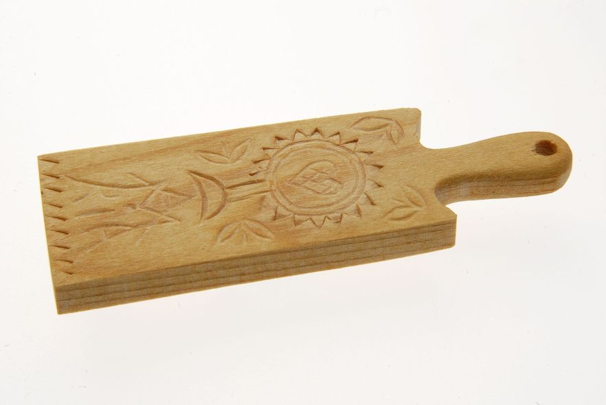 Piest drevený – vyrezávaný, prírodný, mini, vzor C