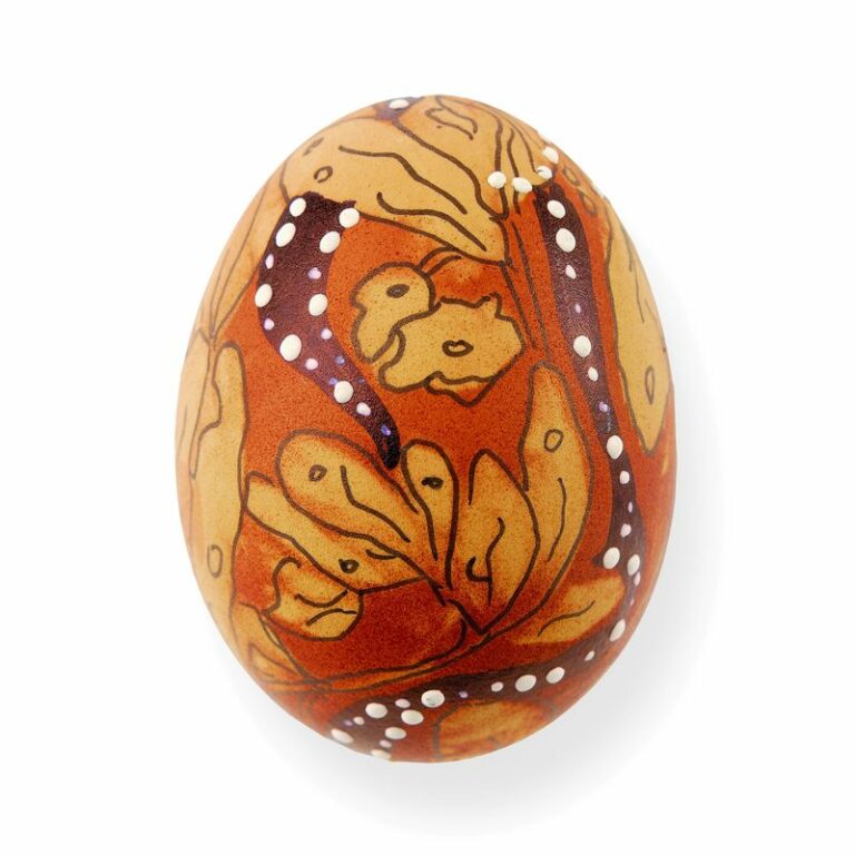 Batik-style decorated Easter egg – hen’s