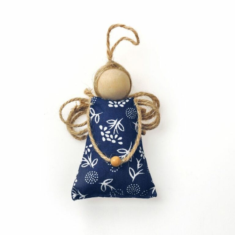 Textile hanging ornament, scented – Angel with a wooden head