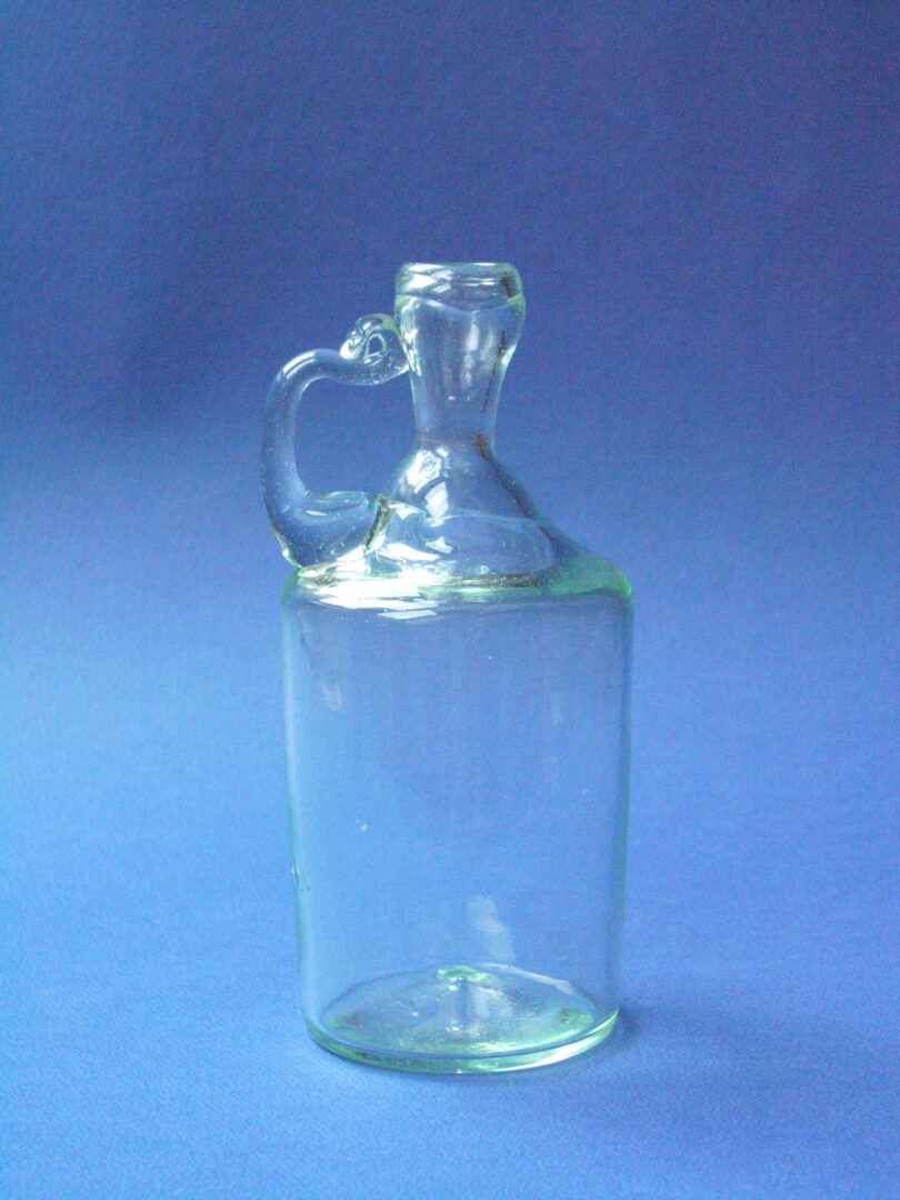 Fľaša sklenená – valcovitá, s uškom