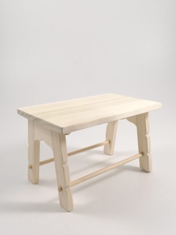 Stôl drevený – pre bábiku