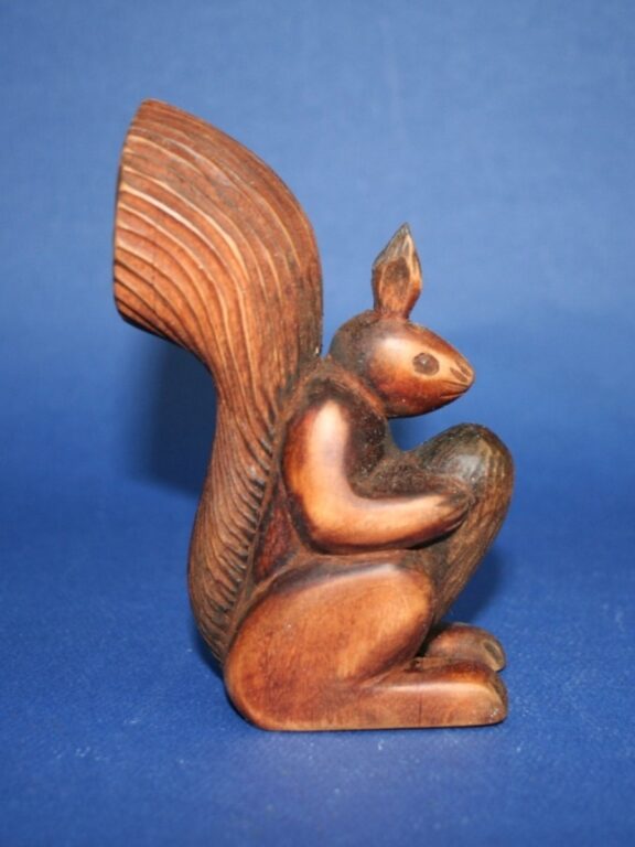 Zvieratko drevené – lesné, morené, veverička