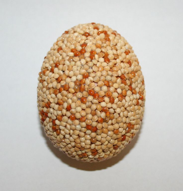 kraslica olepovaná semienkami mozaika