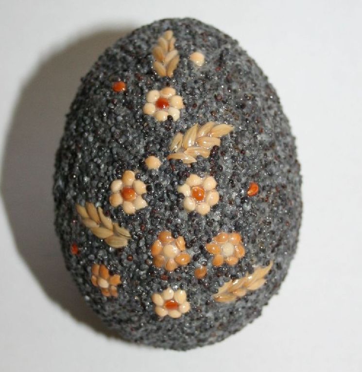 kraslica olepovaná semienkami kytica