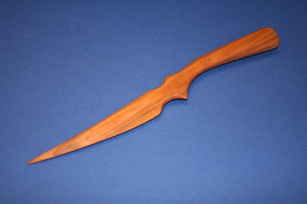 nôž drevený listový