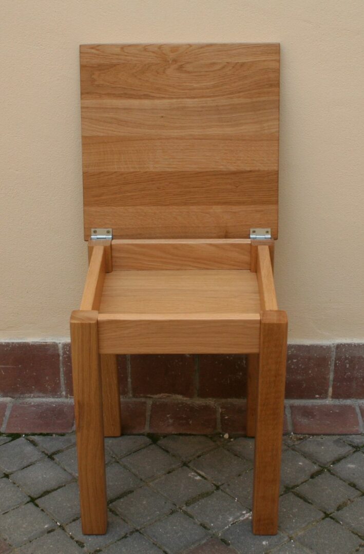 stolček drevený otvárací