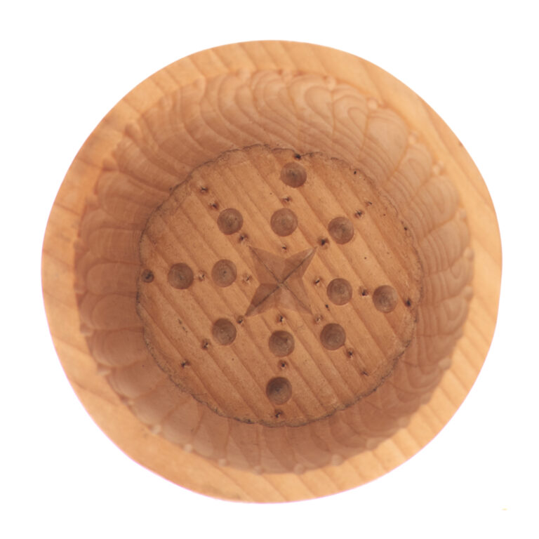 forma drevená okrúhla malá, vyrezávaný vzor