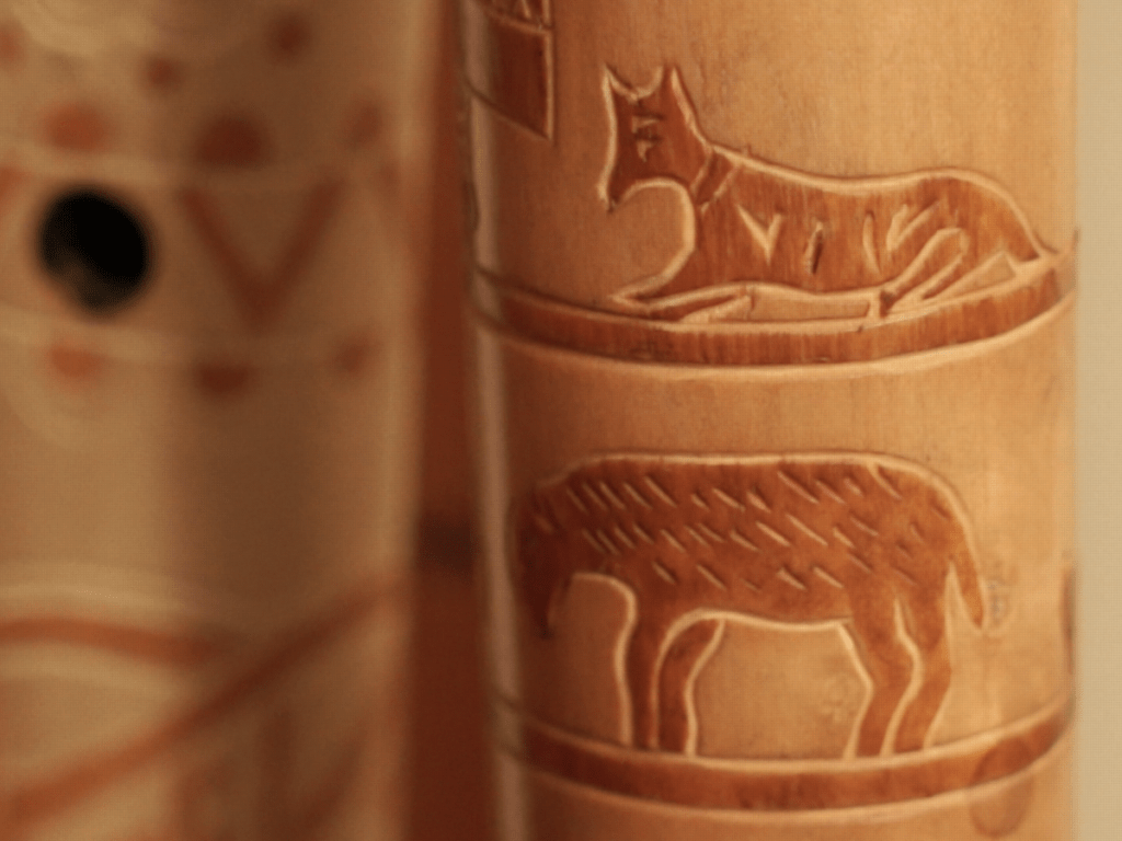 Zobraziť fotografiu Detail na zvierací dekór leptanej fujary