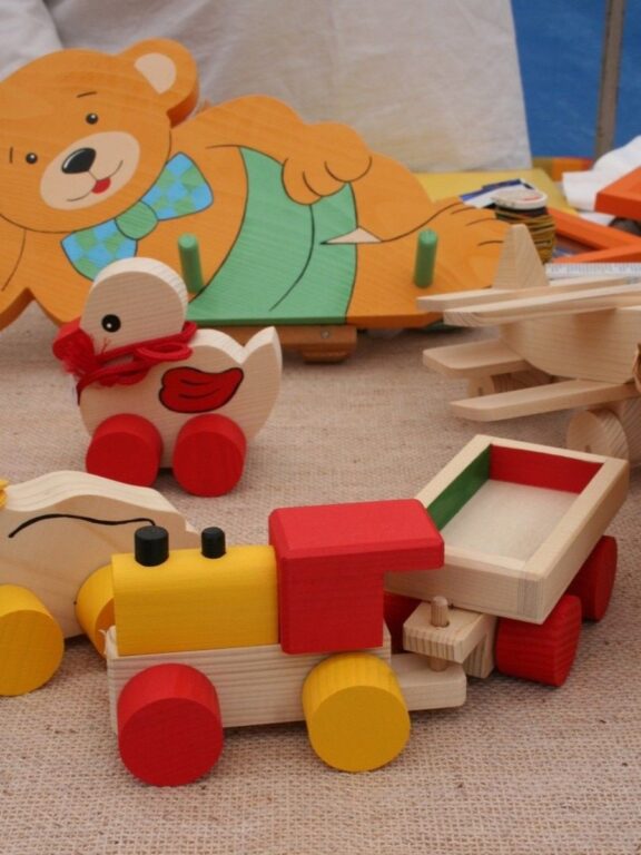 Zobraziť fotografiu Súbor drevených hračiek na kolieskach