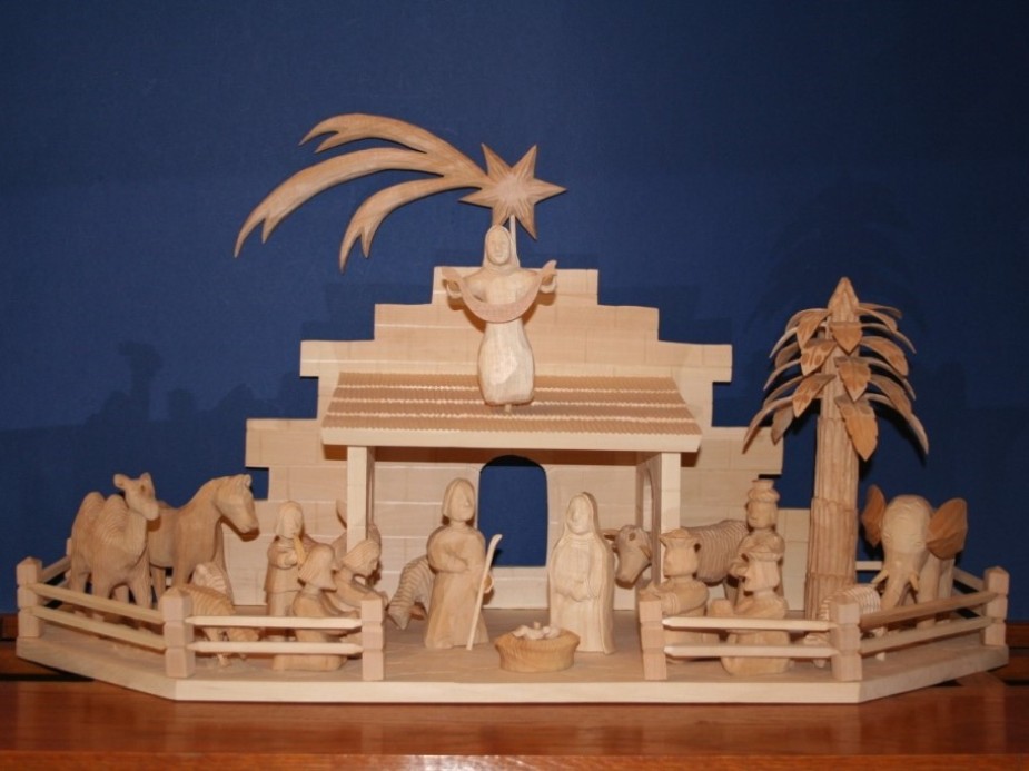 Betlehem drevený – vyrezávaný, prírodný