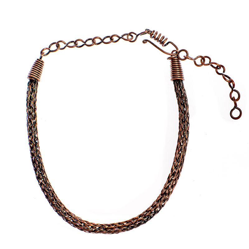 náhrdelník drôtený- šitá čipka