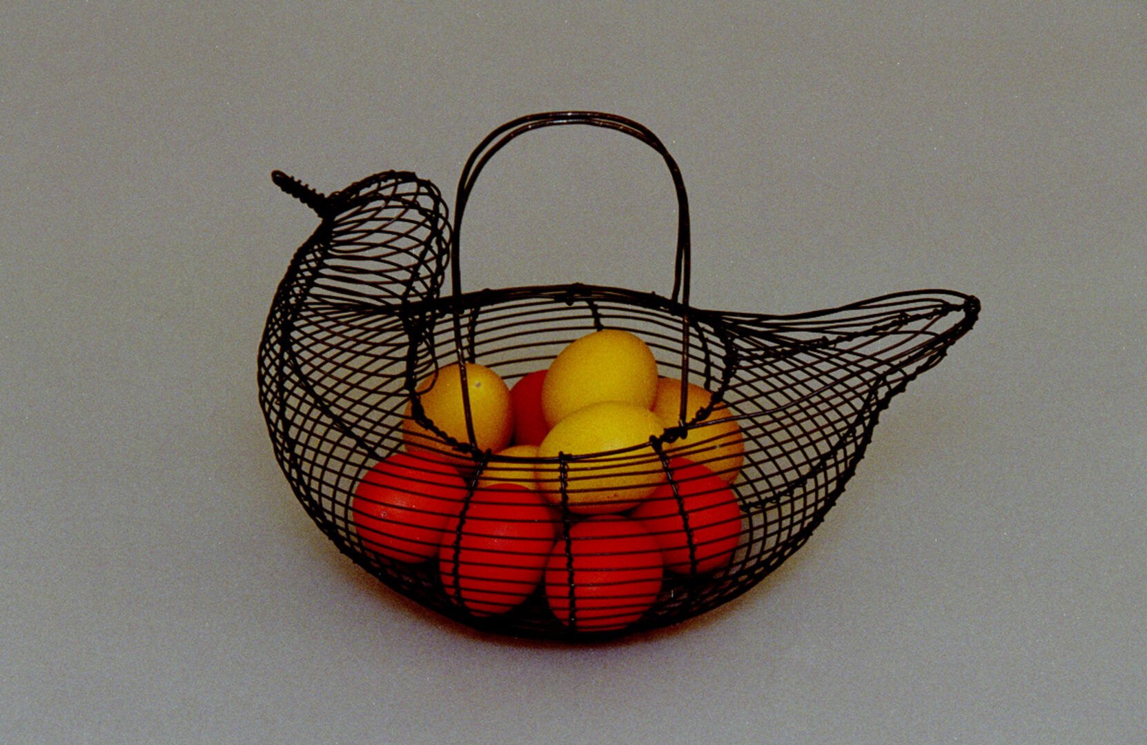košík drôtený počiernený sliepka stredná