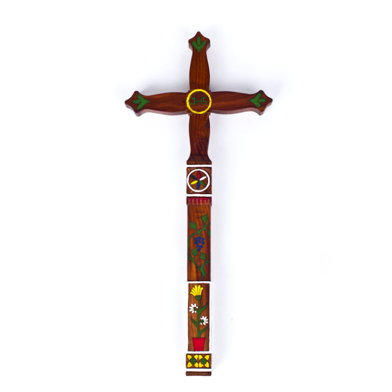 kríž vyrezávaný maľovaný