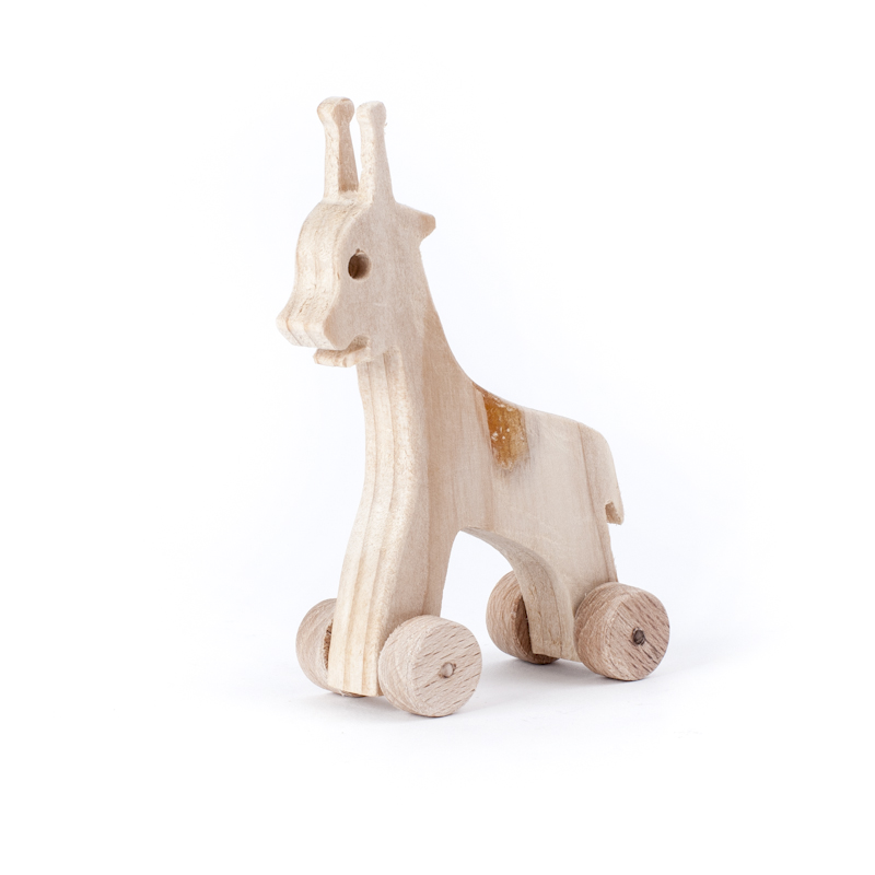 minizvieratko drevené na kolieskach žirafa