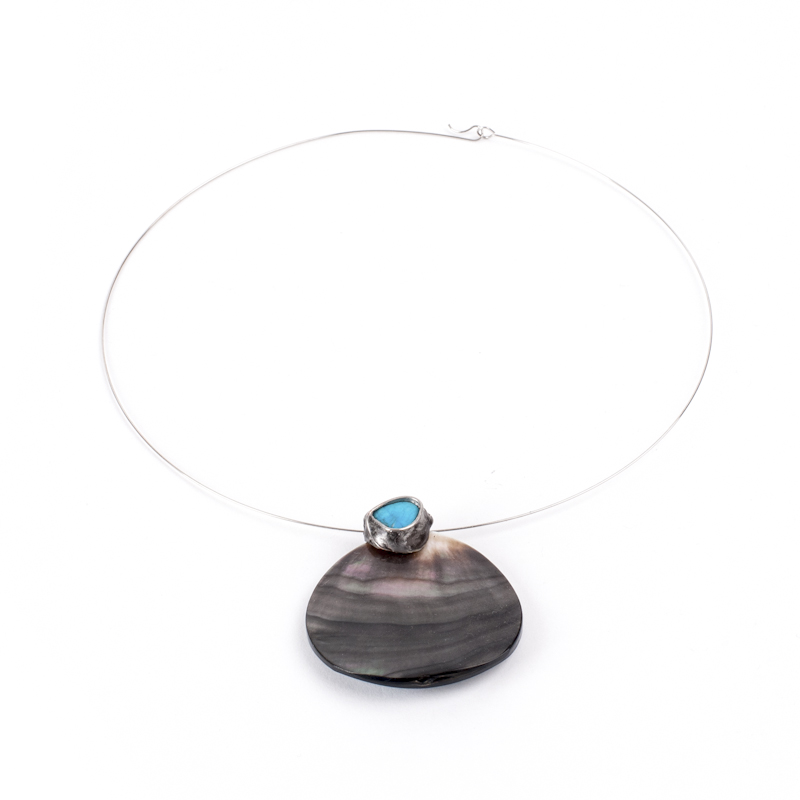náhrdelník drôtený s perleťou a tyrkysom