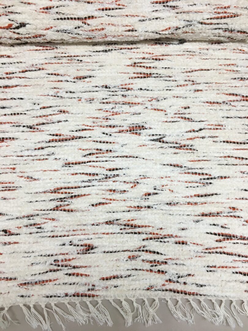 Tkaný koberec s farebným melírom