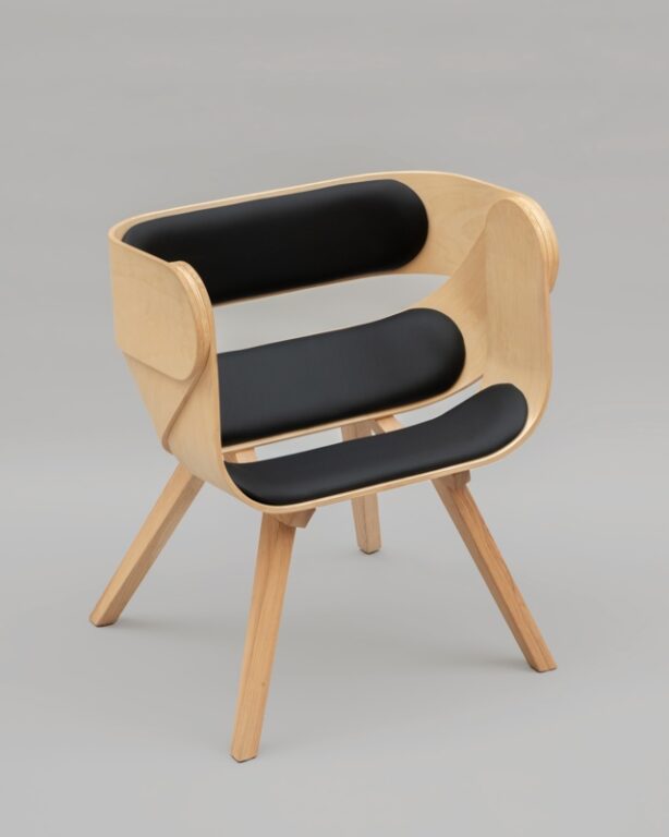 Zobraziť fotografiu Ohýbaná stolička – autor Filip Socháň