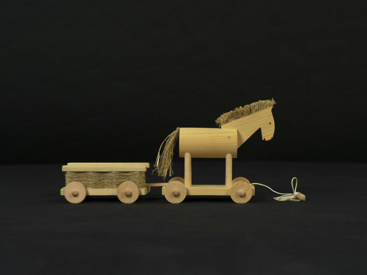 Koník drevený s vozíkom