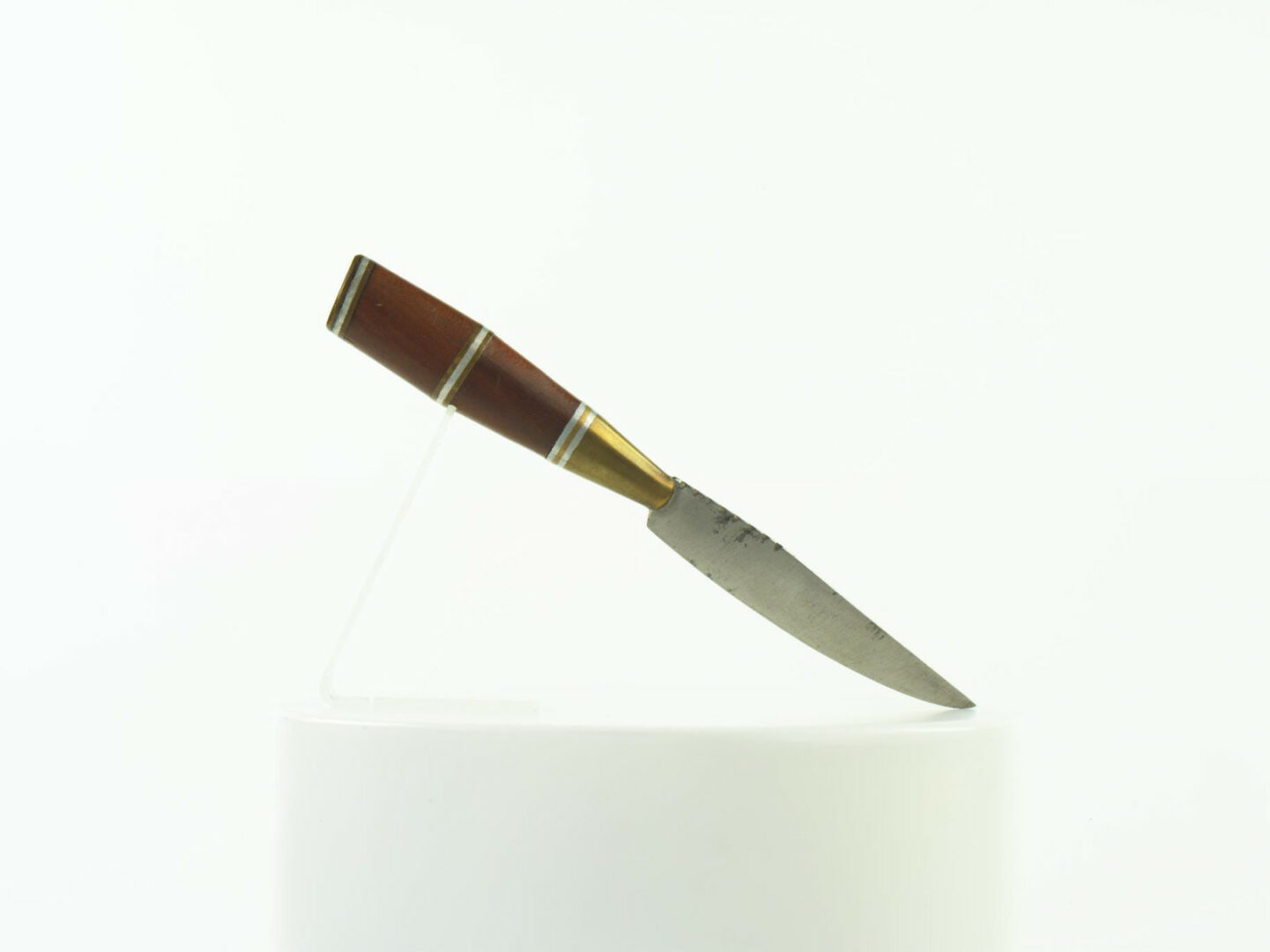 Nôž s drevenou rúčkou