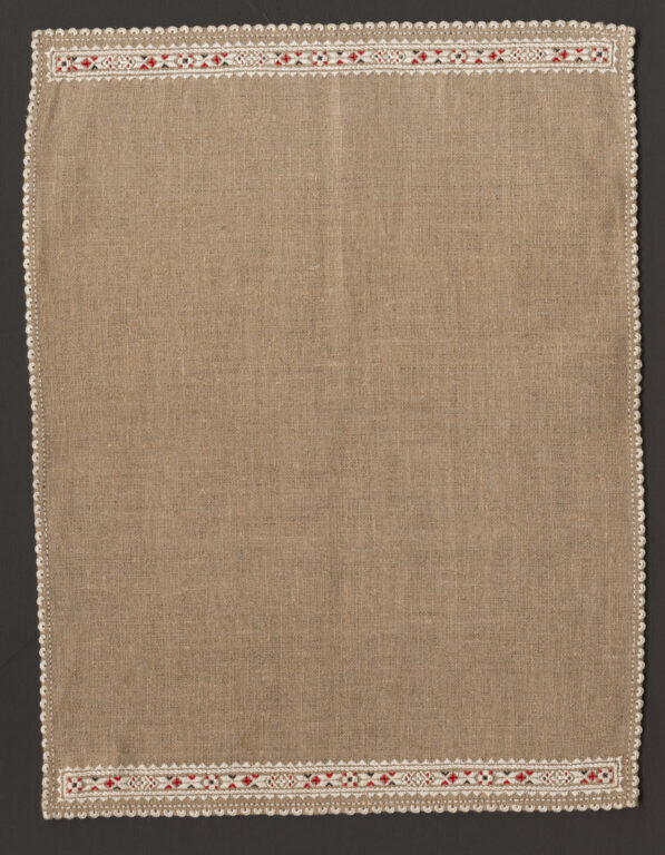 Obrúsok vyšívaný