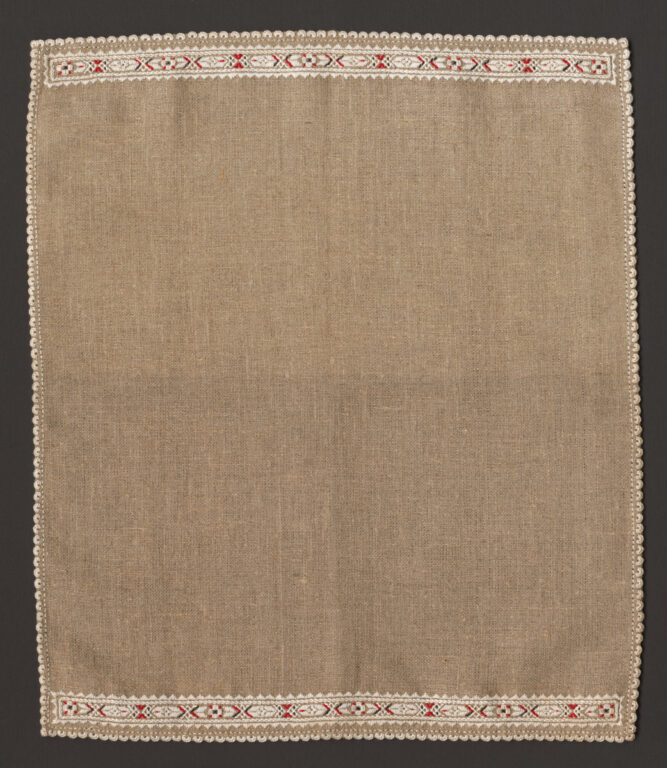 Obrúsok vyšívaný