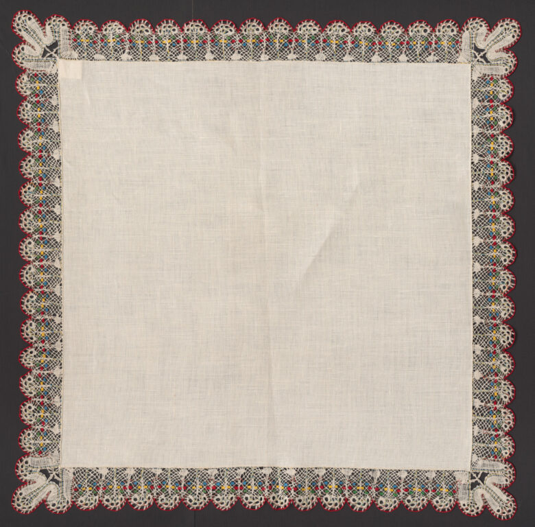 Prikrývka s paličkovanou čipkou