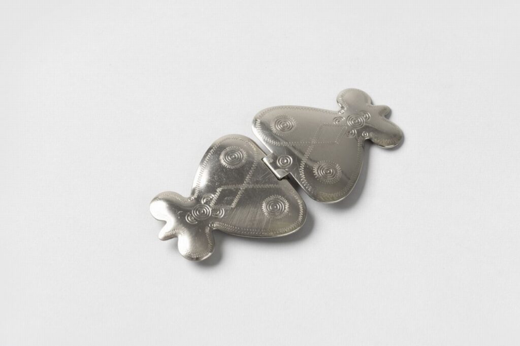Alpaca double-toggle clasp
