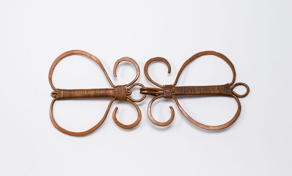 Spínadlo párové z medeného drôtu