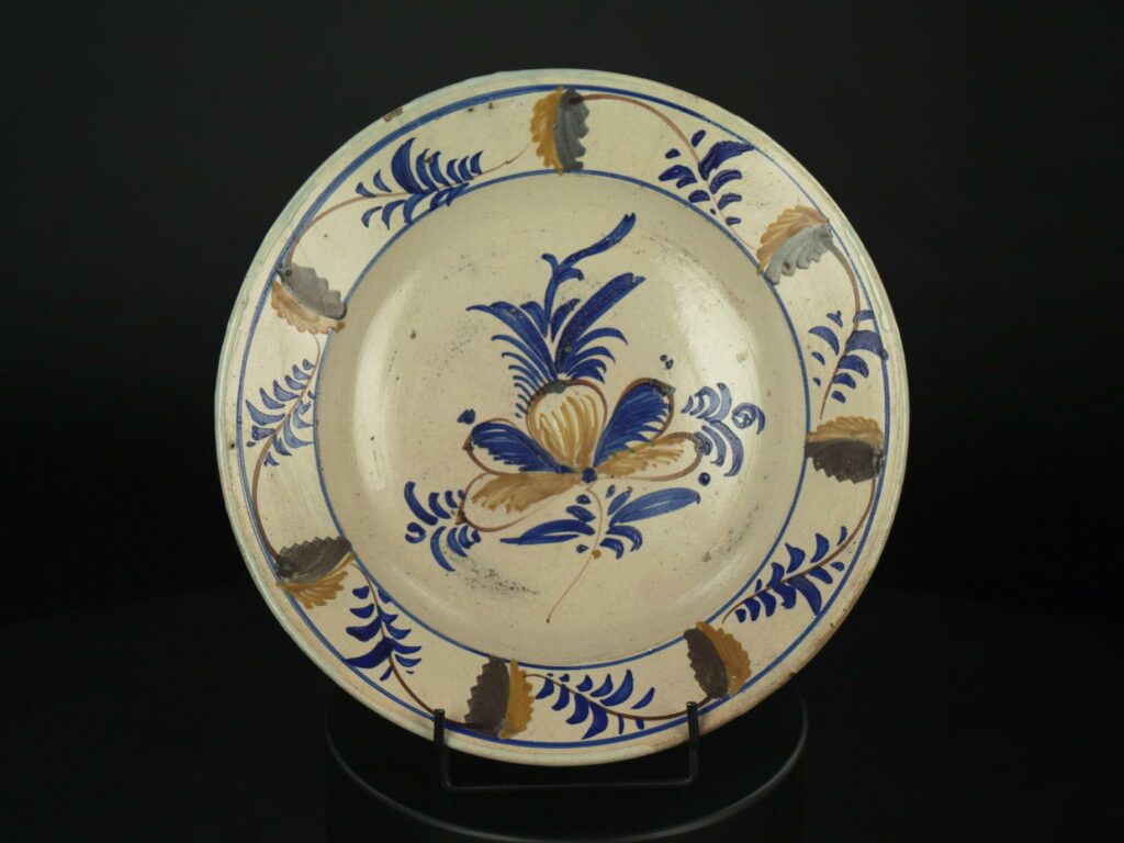 Tanier s dubovými listami