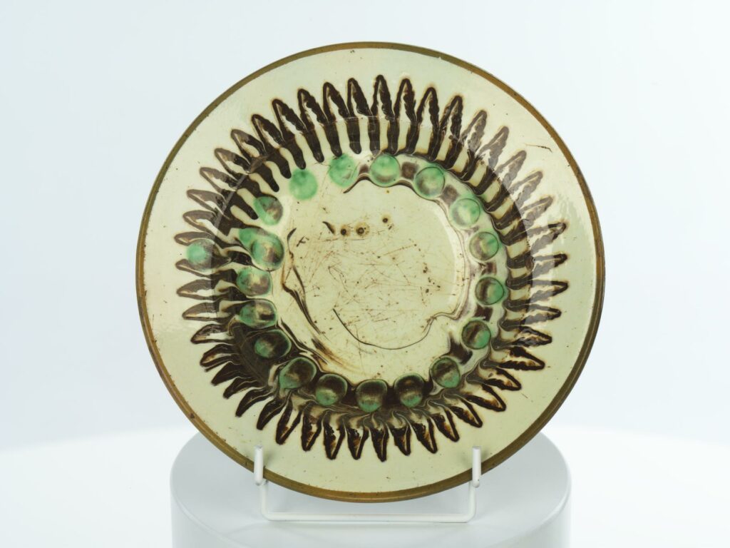 Tanierik trasakovaný