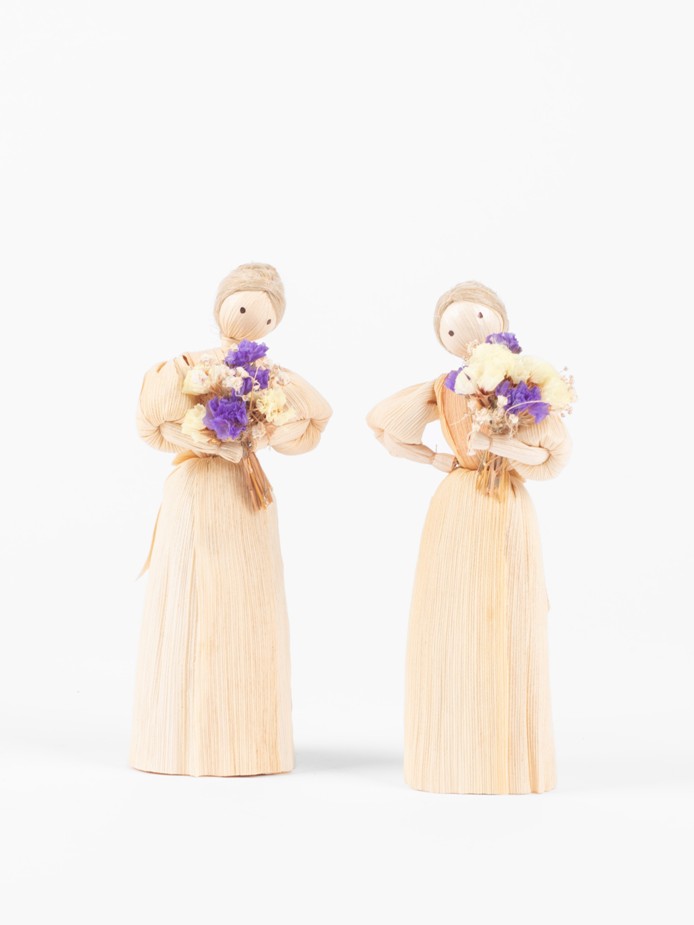 Figúrka šúpoľová – Žena s kyticou sušených kvetov