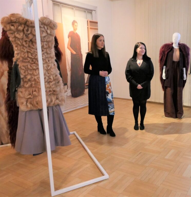 Zobraziť fotografiu Vernisáž výstavy Tradícia v diazjne vo Varšave