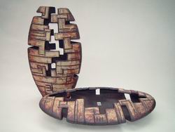 Božena Chandogová: Kolekcia mís a váz inšpirovaná architektúrou Dublinu, 70x50x30 cm, 2005