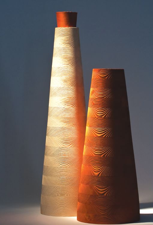 Komíny (nádoby, objekty), lepený, točený a drásaný smrek, v. 100 a 70 cm, 2008