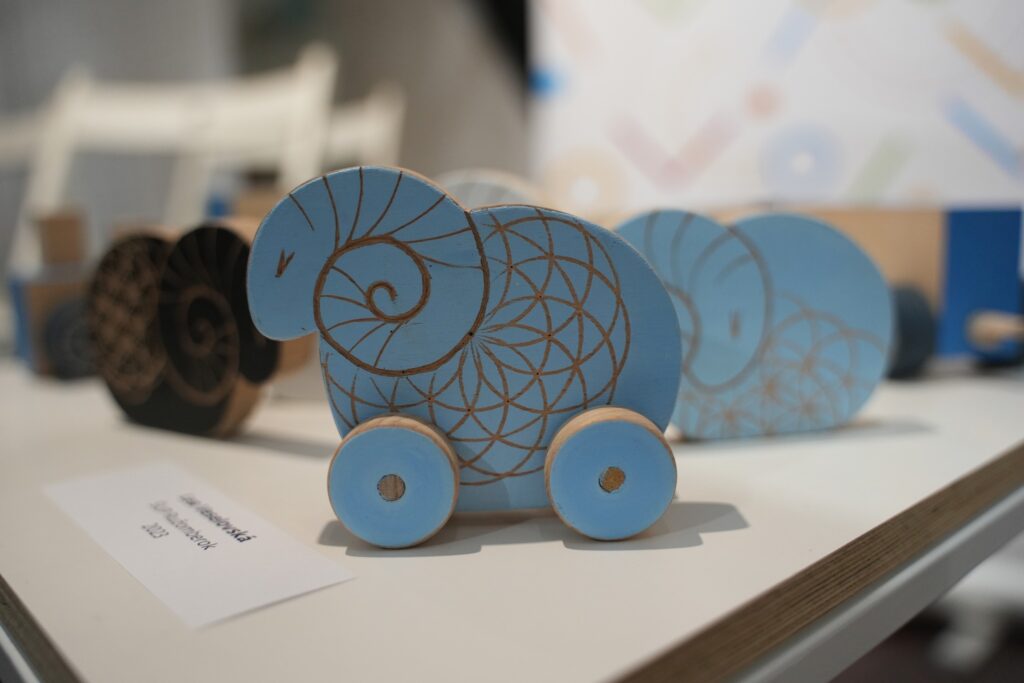 Zobraziť fotografiu Kyjatické hračky z tvorby študentov strednej školy umeleckého priemyslu Řužomberok