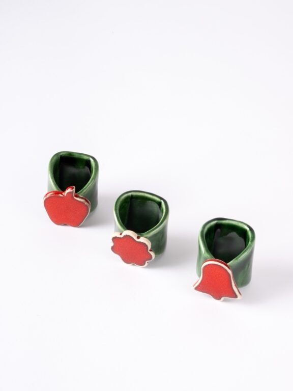 Krúžok keramický na obrúsok – červený, vzor zvonček, kvietok, jabĺčko