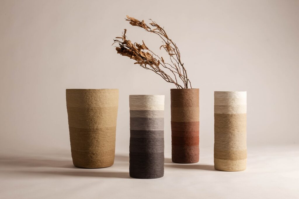 Zobraziť fotografiu Martina Uličianska / SK Kolekcia váz / Collection of vases Soil & clay (Pôda a hlina)