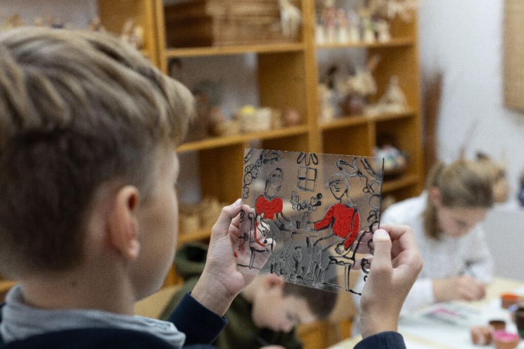 Zobraziť fotografiu Detský kurz podmaľby na sklo