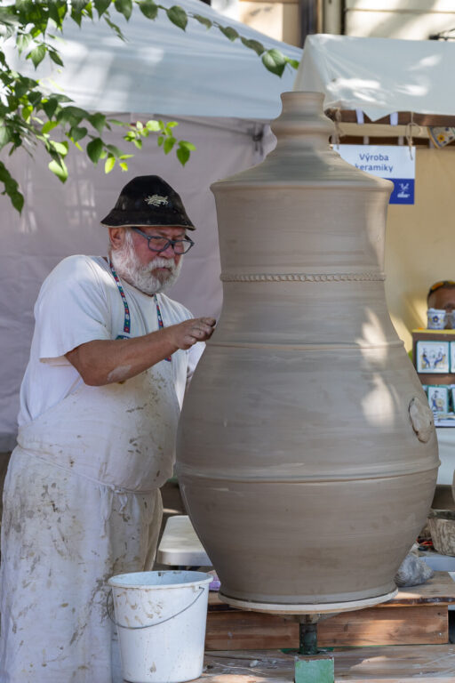 Zobraziť fotografiu Master of Folk Art Production in the field pottery making Marián Líška with jug called sova