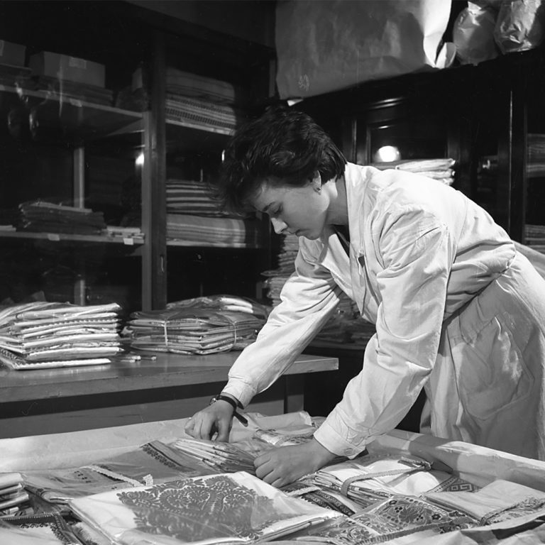 Zobraziť fotografiu Publikácia ÚĽUV 1945 – 1989. Remeslo so značkou