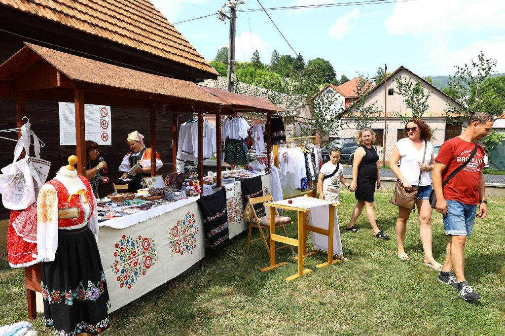 Zobraziť fotografiu Gemersko-malohontské folklórne slávnosti Klenovská Rontouka