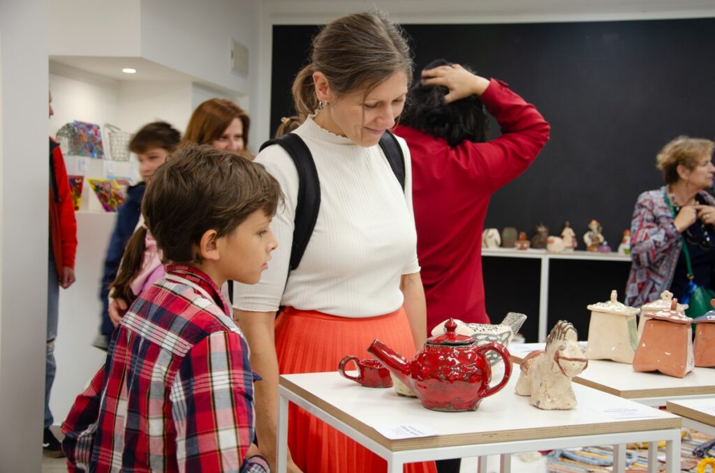 Zobraziť fotografiu Vernisáž reinštalácie výstavy V krajine remesiel 2025 v Dizajn štúdiu ÚĽUV v Bratislave