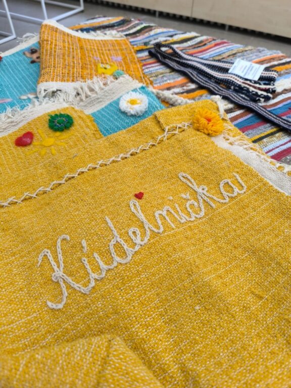 Zobraziť fotografiu Vernisáž reinštalácie výstavy V krajine remesiel 2025 v Dizajn štúdiu ÚĽUV v Bratislave