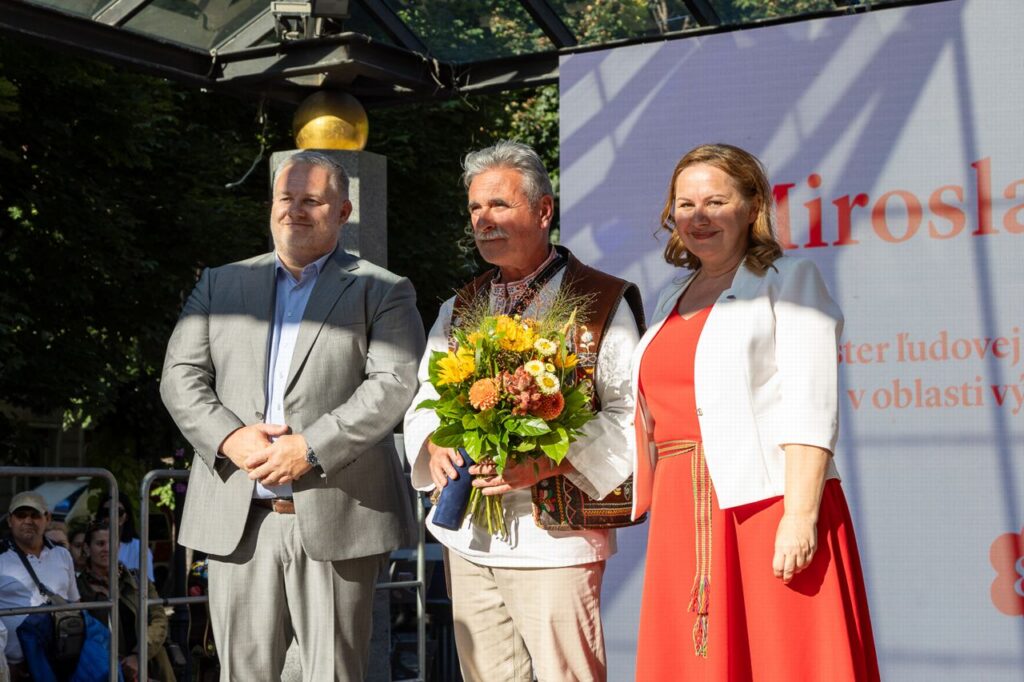 Zobraziť fotografiu Majstri ľudovej umeleckej výroby za rok 2025