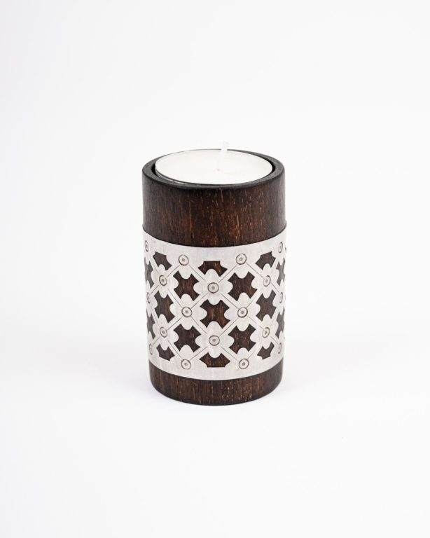 Svietnik vylievaný cínom – stredný