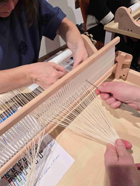 Zobraziť fotografiu Tkanie na krosnách – krokbragd