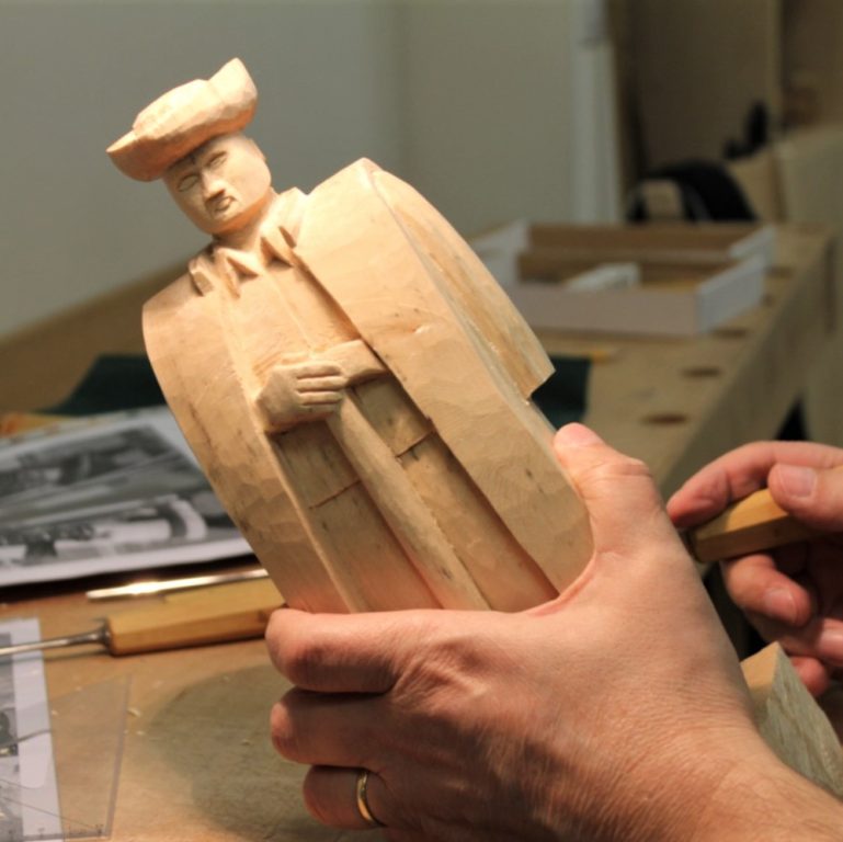 Zobraziť fotografiu Drevorezba – figurálna socha