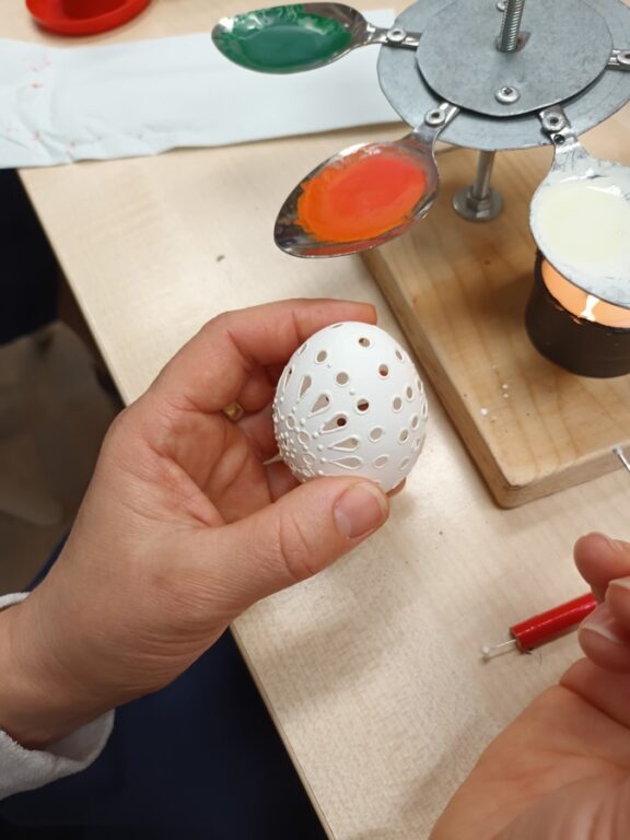 Zobraziť fotografiu Zdobenie kraslíc voskovaním