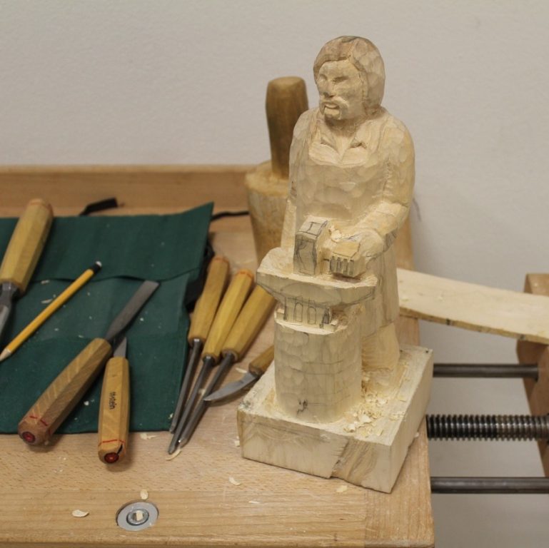 Drevorezba – figurálna socha