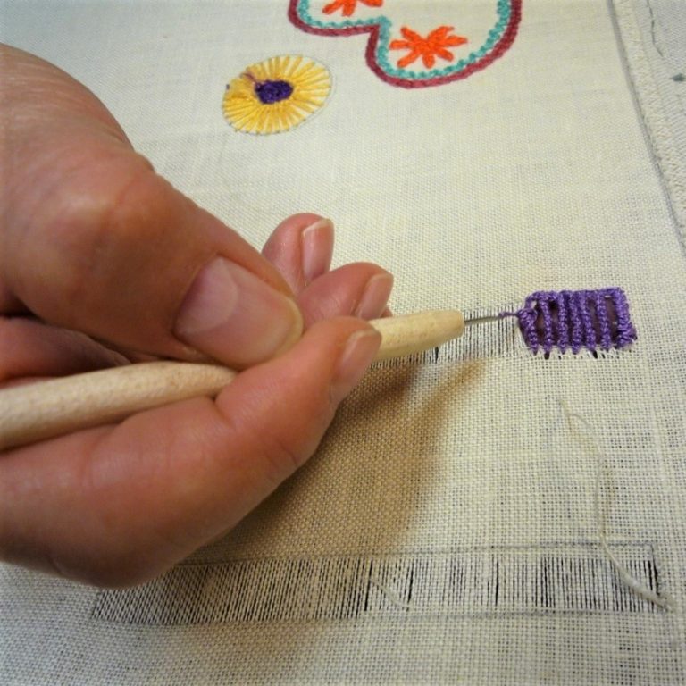 Zobraziť fotografiu Výšivka krivou ihlou I.